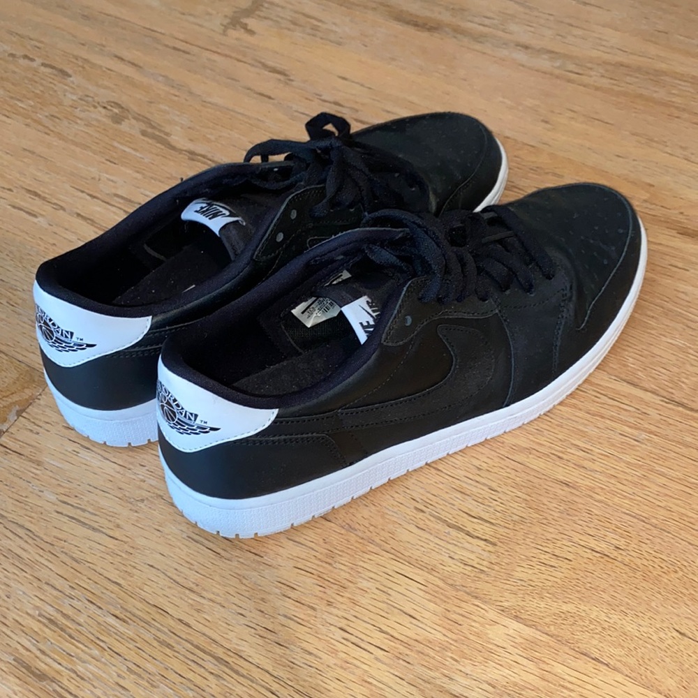 Nike Air Jordan men’s black sneakers size 11.5